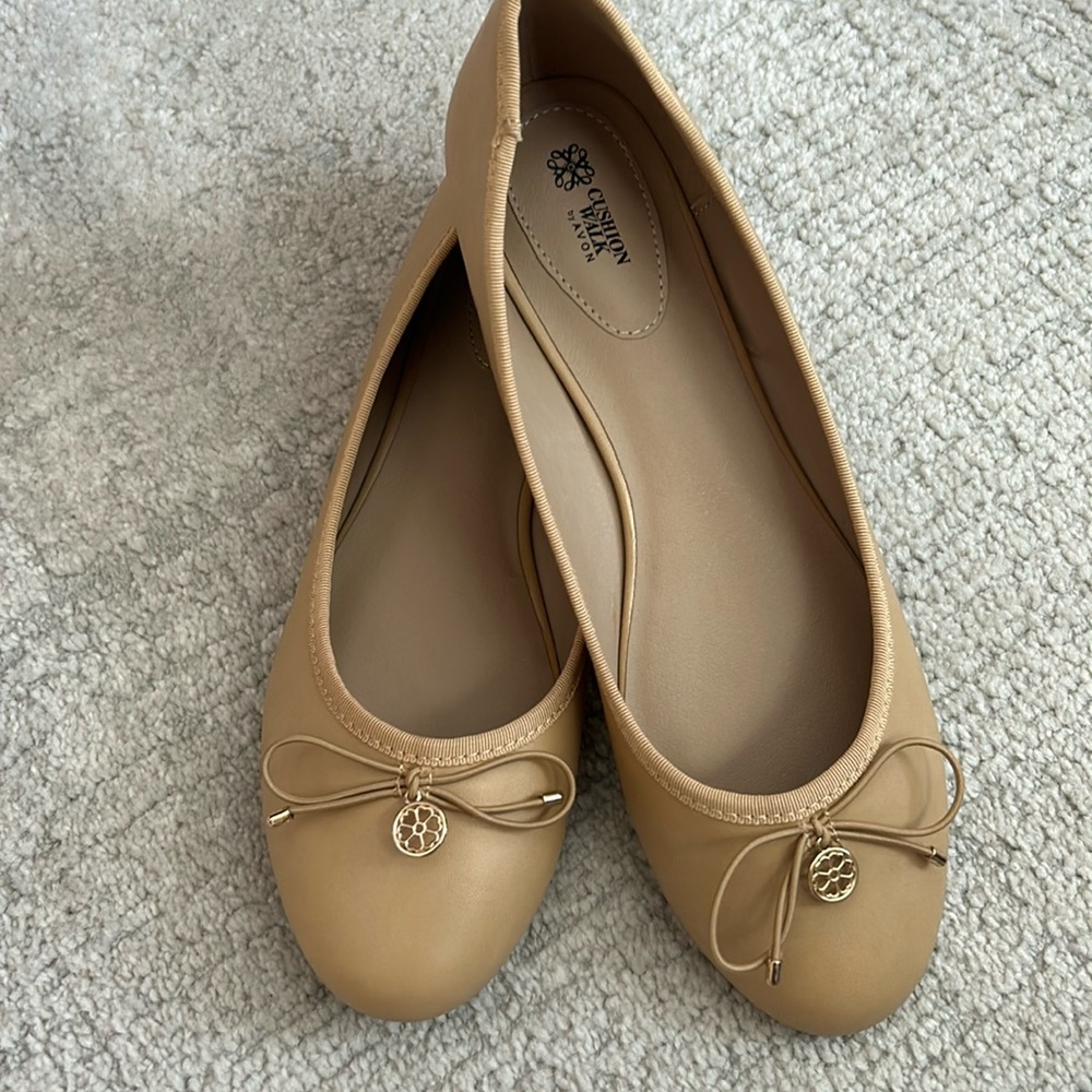 Women’s size 11 Cushion Walk by Avon ballet style.
